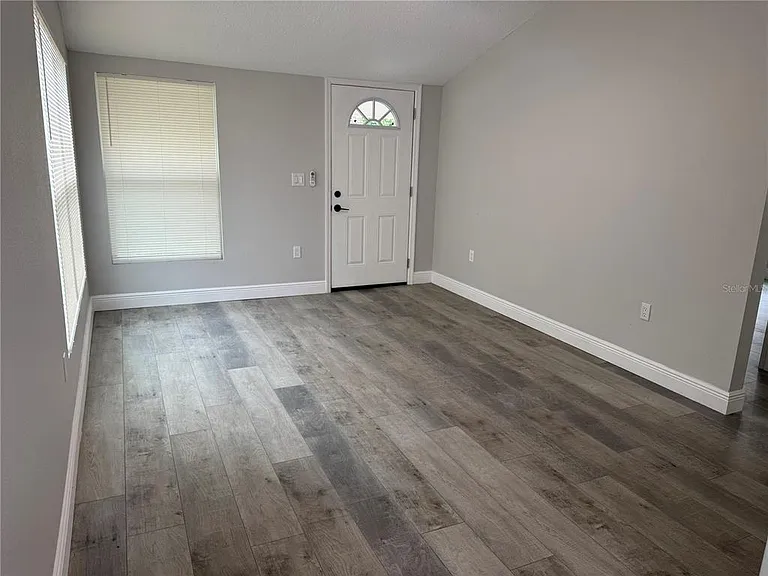 225 E Warren Ave — Photo 17
