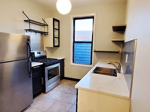4th image of 34-32 33rd St #3CC