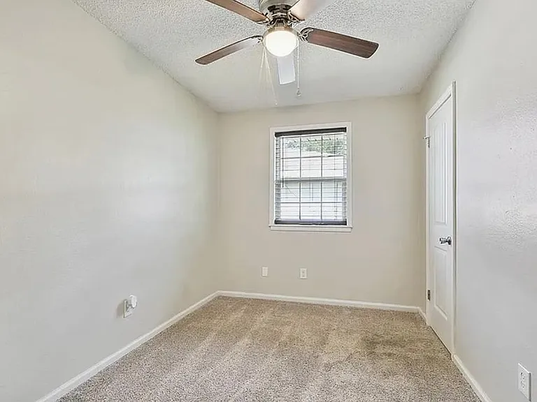 1105 Warren Dr — Photo 6