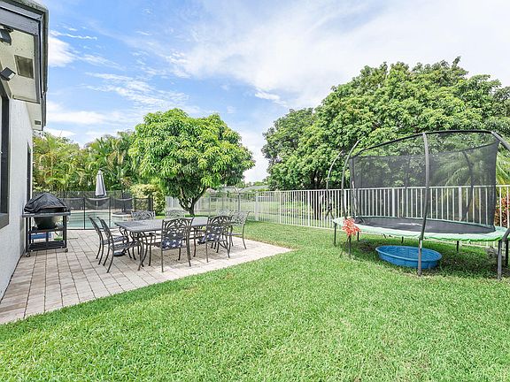 2nd image of 5165 NW 50th Avenue
