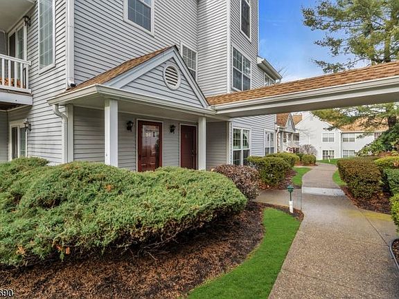 3rd image of 35 Homestead Ln
