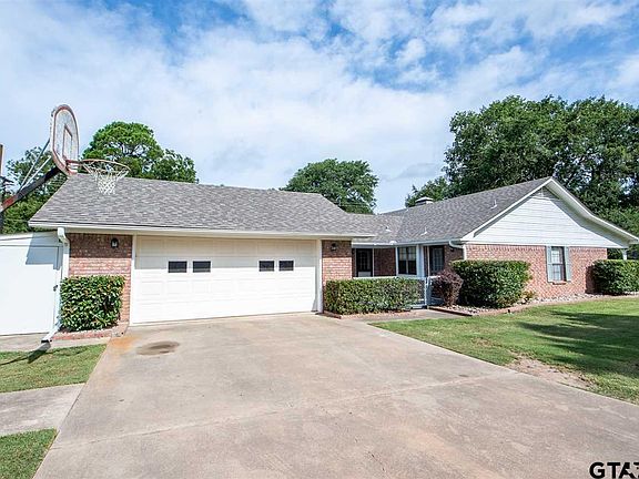 3rd image of 1202 Cedar Dr
