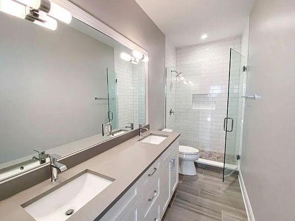 4th image of 3345 N Kenmore Ave #1S