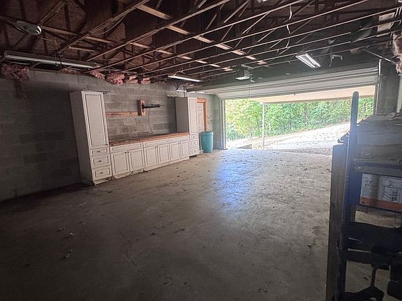 5th image of 375 Albright Rd
