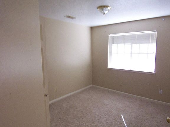 3rd image of 5026 Rock Springs Dr