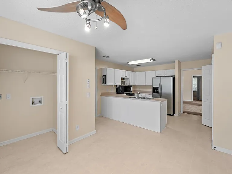 119 Pampas Dr — Photo 17