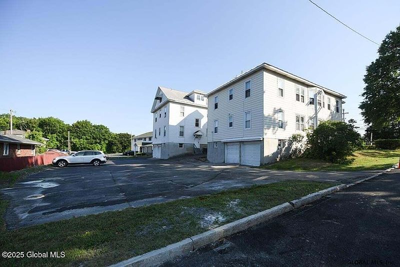 4th image of 754 Western Avenue