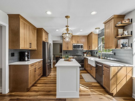 3rd image of 2728 Silver Maple Ct