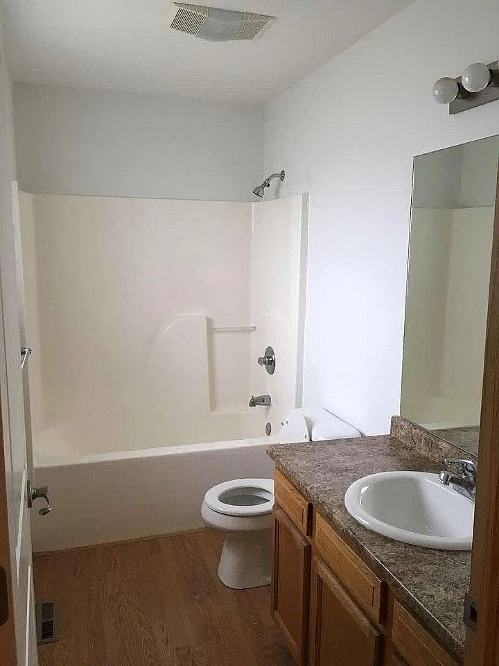 2 bed, 1056 sqft, $1,650 — Photo 2