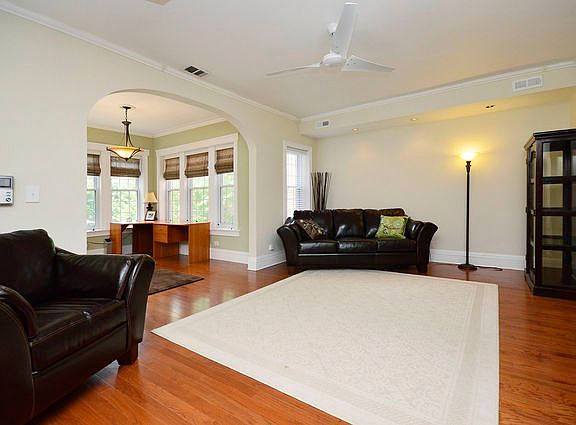 4th image of 7623 N Bosworth Ave APT 3