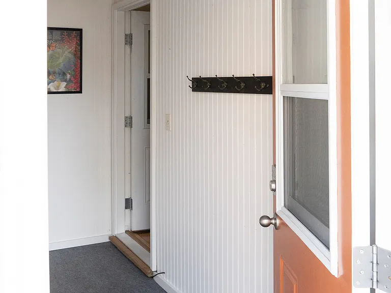 106 Saranac Dr — Photo 4