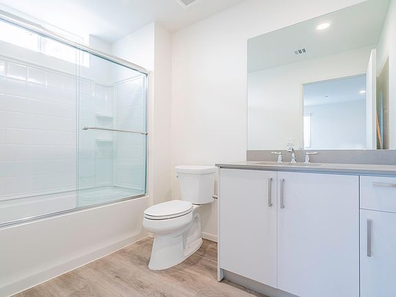 3rd image of 5630 Fair Ave #202