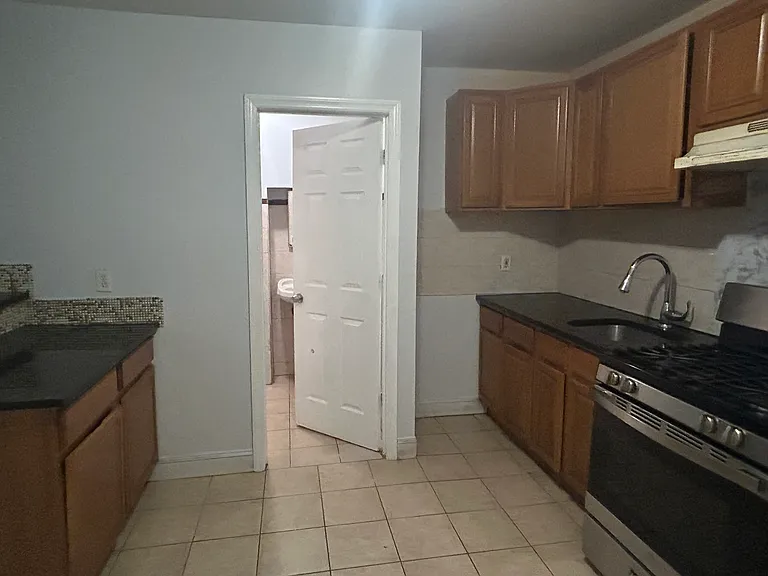 676 Bergen Ave #1 — Photo 8
