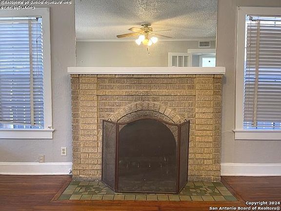 5th image of 1943 W MISTLETOE AVE