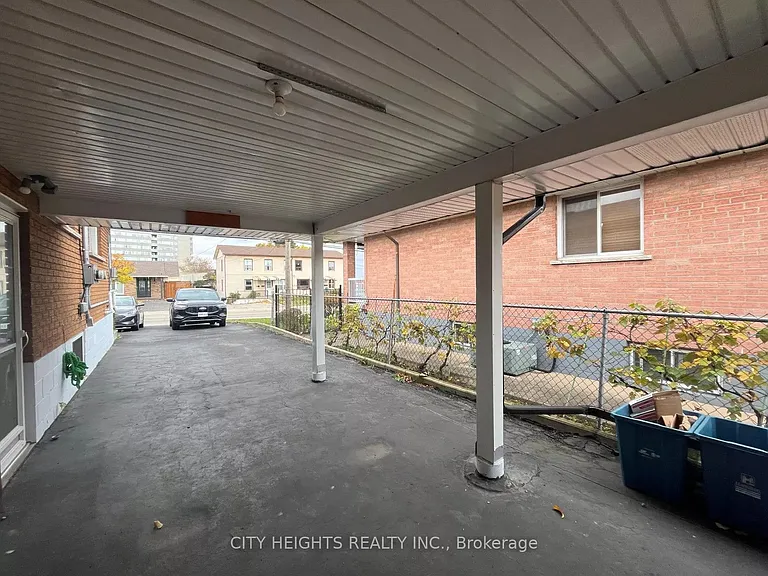 207 Mount Albion Rd — Photo 1