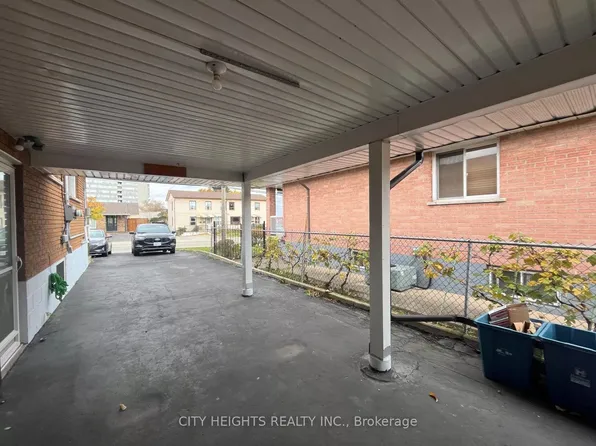 207 Mount Albion Rd, Hamilton, ON L8K 6K1