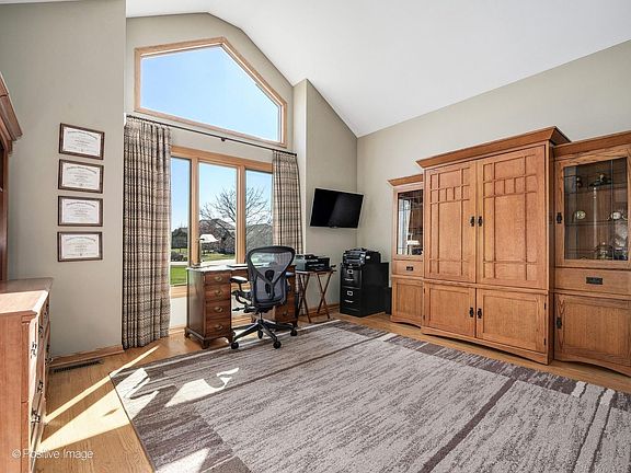 4th image of 7819 Loch Glen Dr