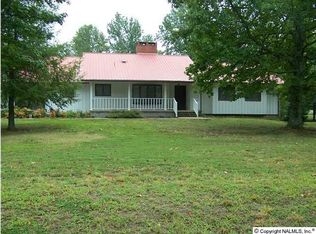 37 SE Shannon Dr, Laceys Spring, AL 35754