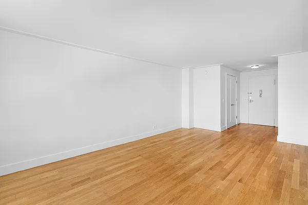 Rented by SR8 REALTY LLC | media 23