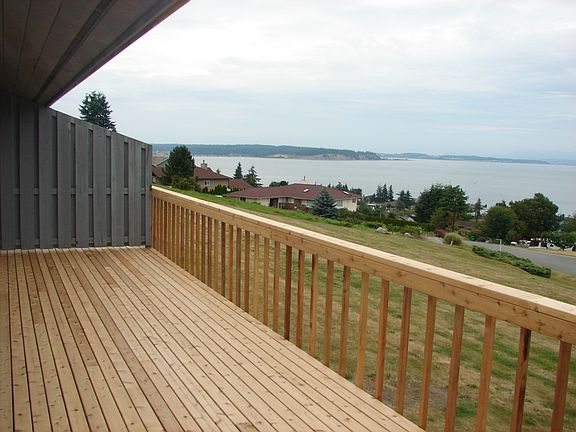 Brand New Deck, Perfect for Entertaining!