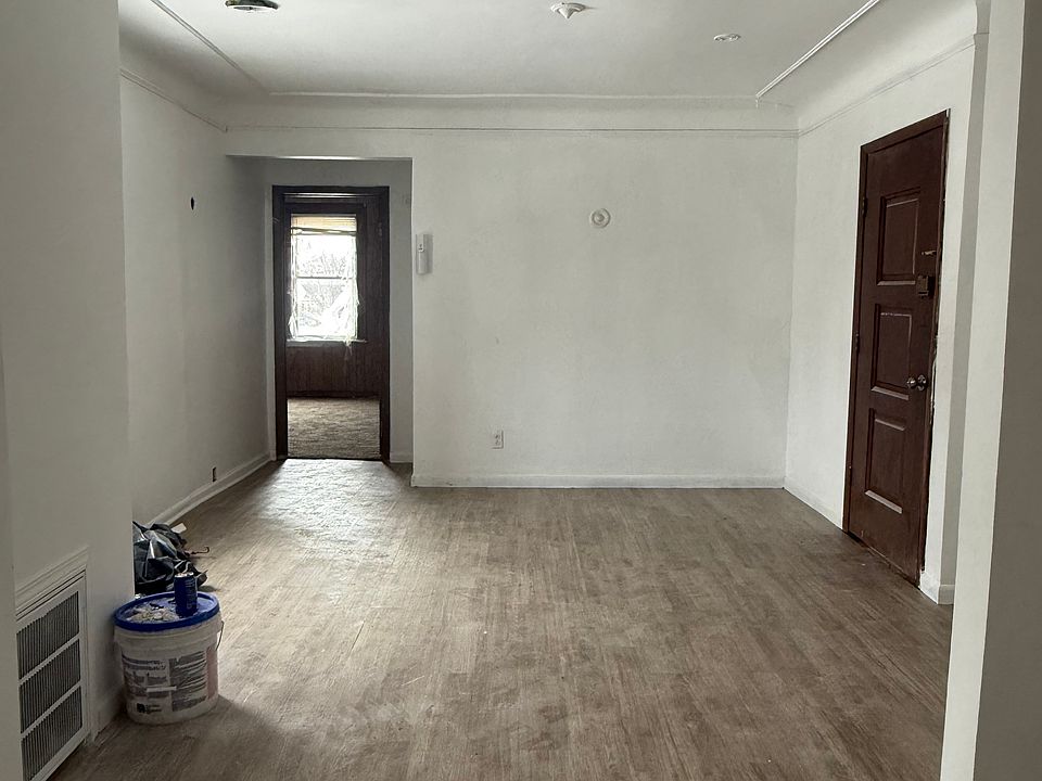 1st image of 1180 Fort St #3