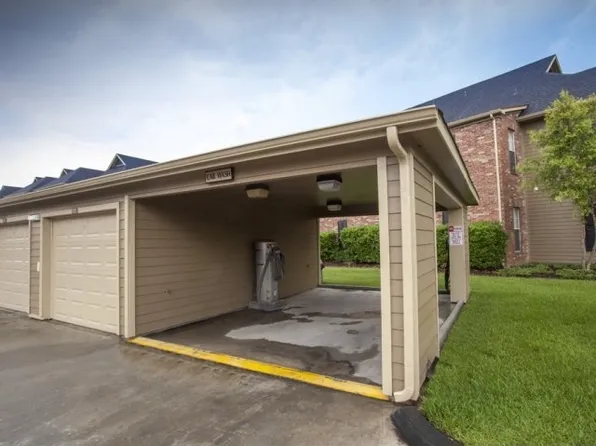 Nelson Pointe Apartment Homes