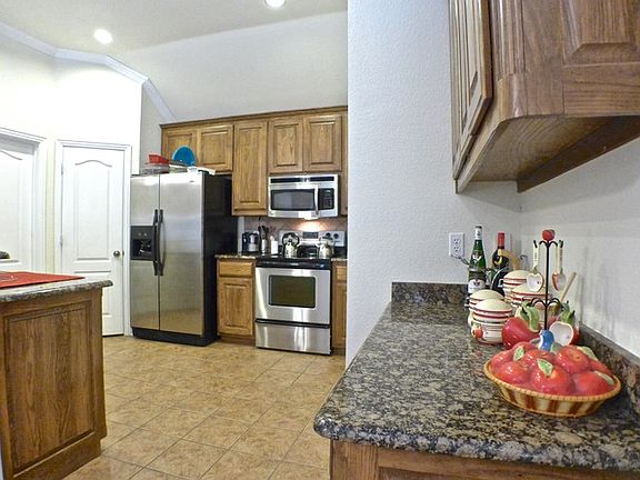 5th image of 841 Claycourt Cir