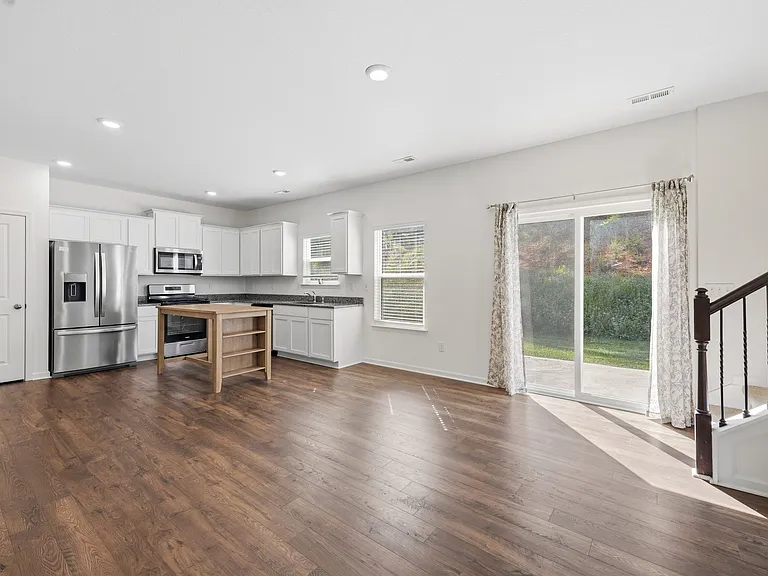 2900 Bogart Ln — Photo 3