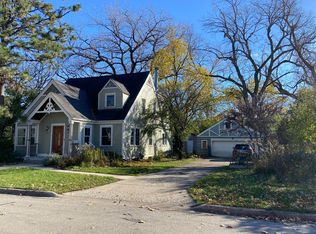 175 W Burlington St, Riverside, IL 60546