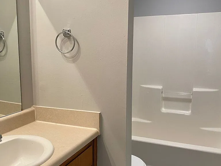 421 Alma Ln — Photo 10