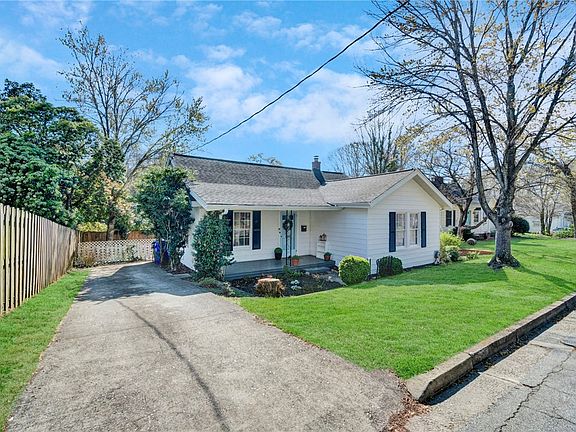 3rd image of 108 Elsie Ave
