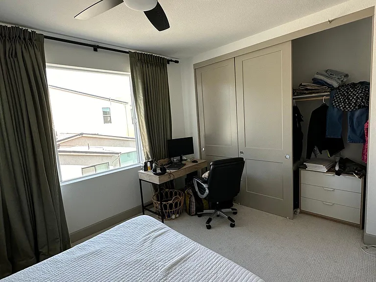 4th bedroom (3rd floor)
