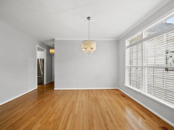 5th image of 208 Waverly Dr