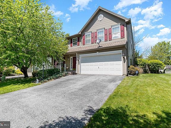 2nd image of 15 Sussex Dr