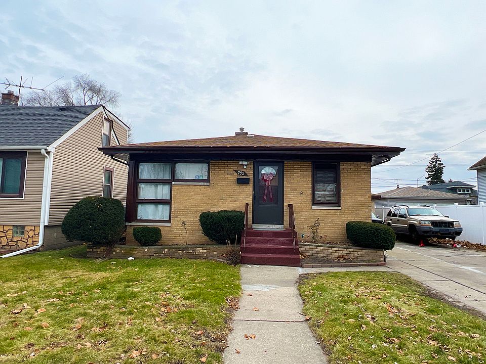 1st image of 795 Greenbay Ave