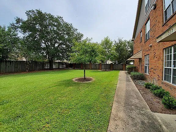 710 E Boyd Dr #306 — Photo 19
