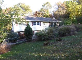 5 Twinkle Rd, Airmont, NY 10901