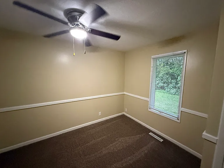 113 S Lynn St — Photo 15