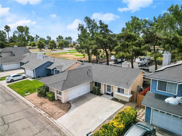 28573 Village Lakes Rd, Highland, CA 92346