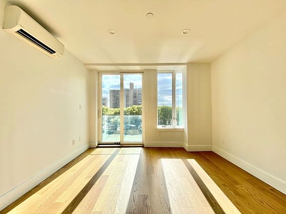 3rd image of 59 Montrose Ave #2F
