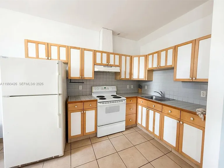 404 NE 27th St #12A — Photo 5