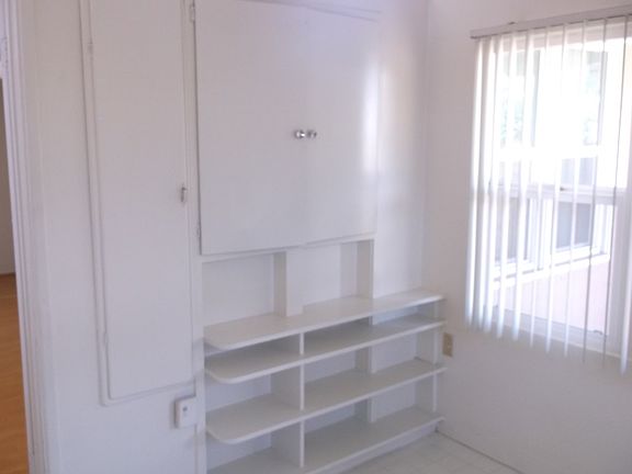 5th image of 415 S Baldwin Ave APT 1