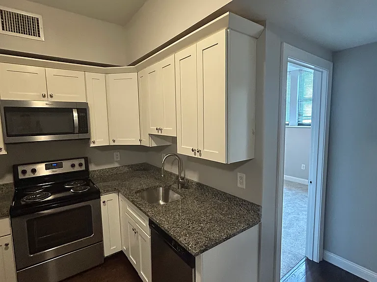 11 Merrymount Rd #1R — Photo 2