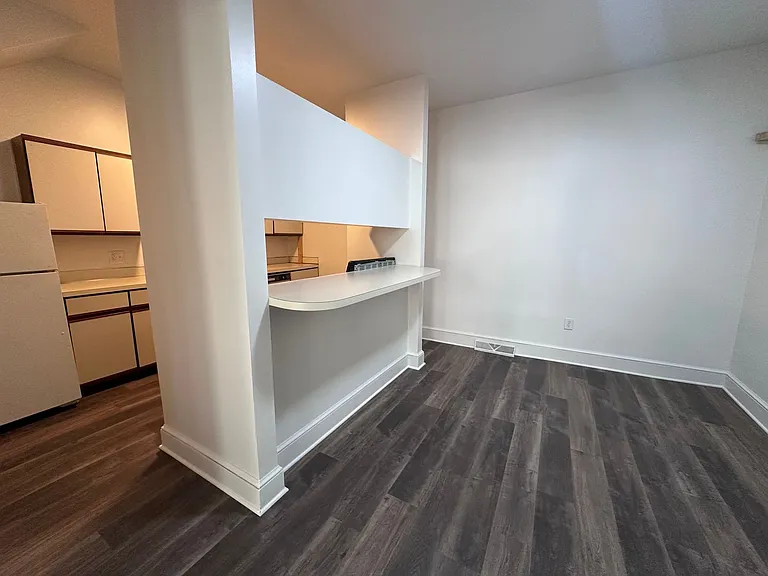 35 N Newberry St #7 — Photo 3