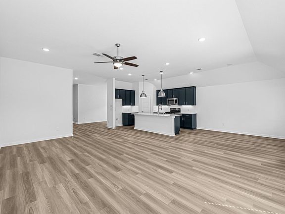 3rd image of 5706 Sunland Trl