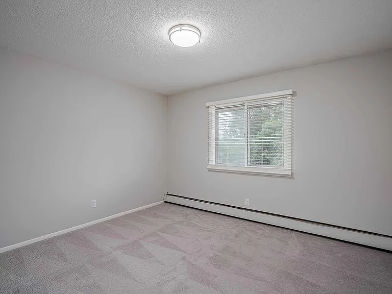 Richfield Square Apartments — Photo 31