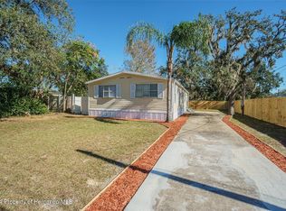 9532 Lake Dr, New Port Richey, FL 34654