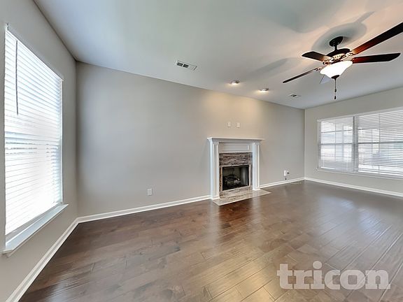 3rd image of 1050 Paddock Park Cir
