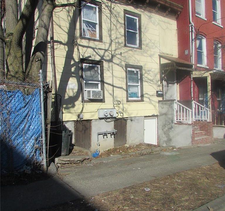 1st image of 176 W Parmenter St