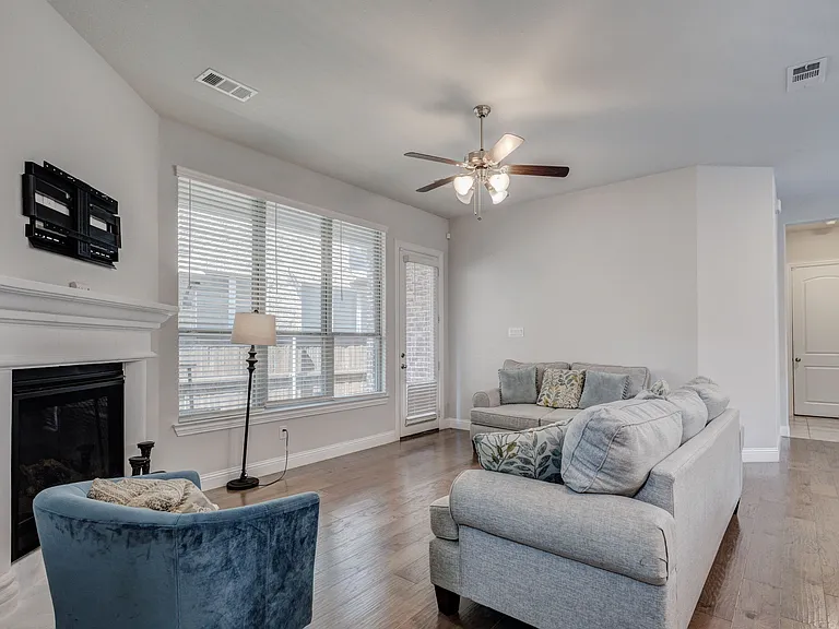 4248 Del Rey Ave — Photo 10